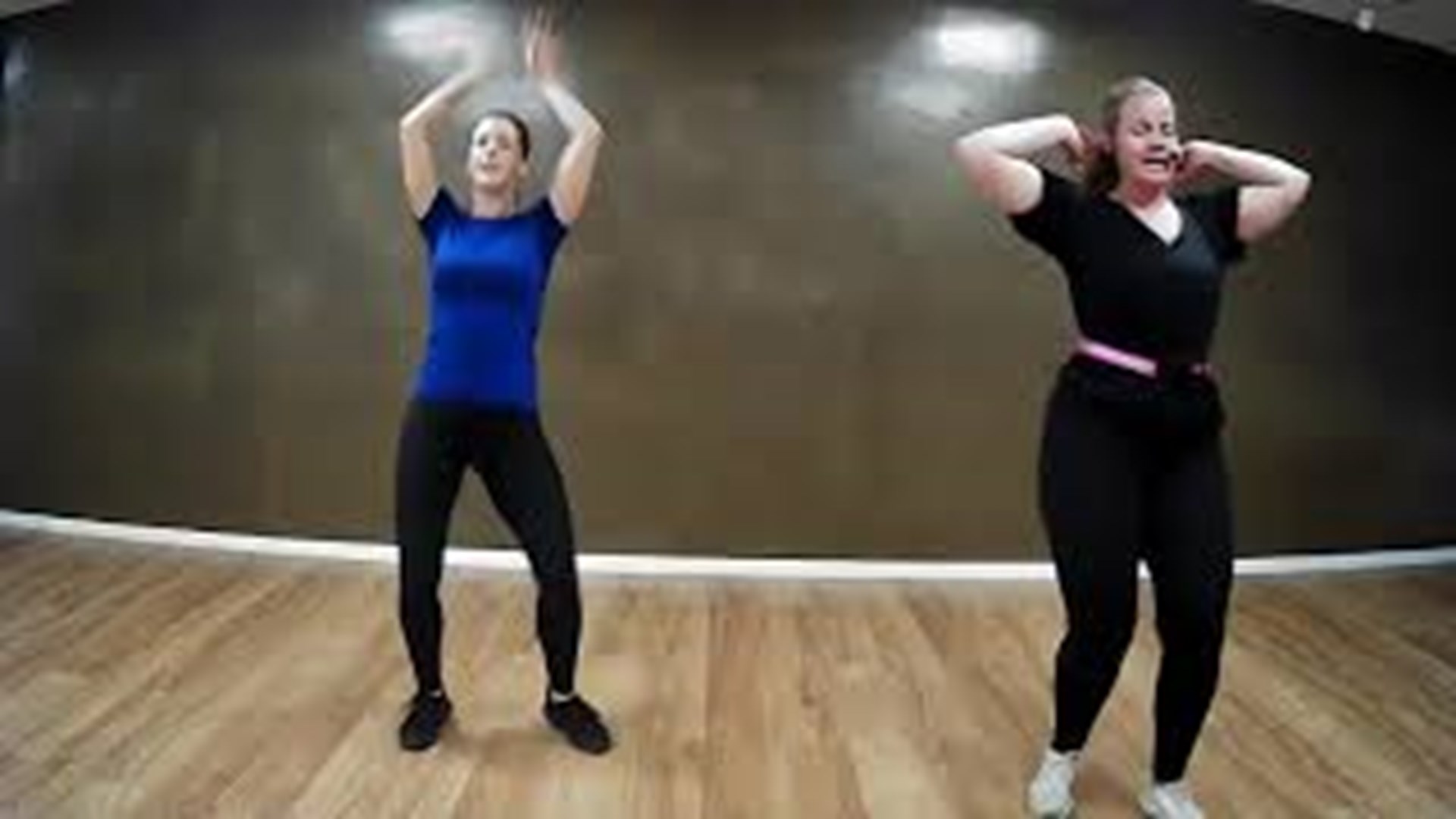 Mette og Charlotte hygge danser i 30 min.