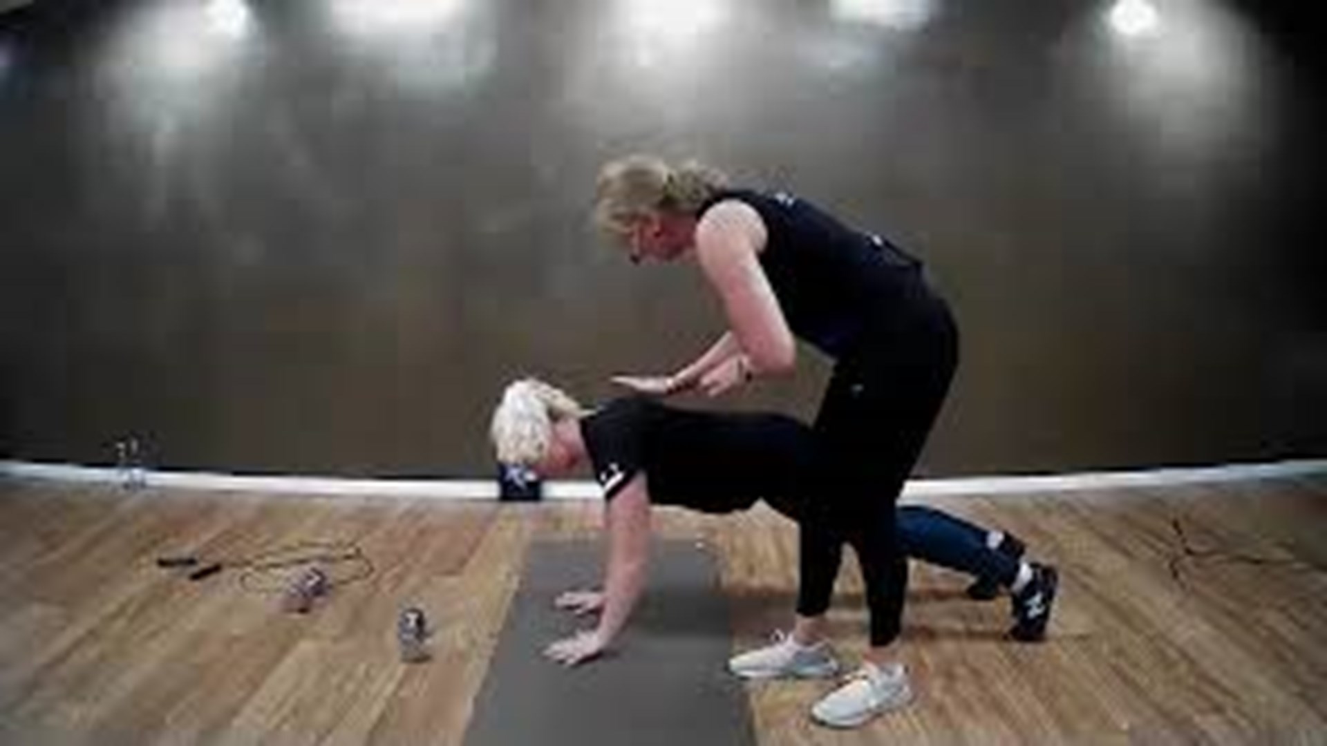 28.12.2020 - HIIT - 30 min. med Bettina Borg