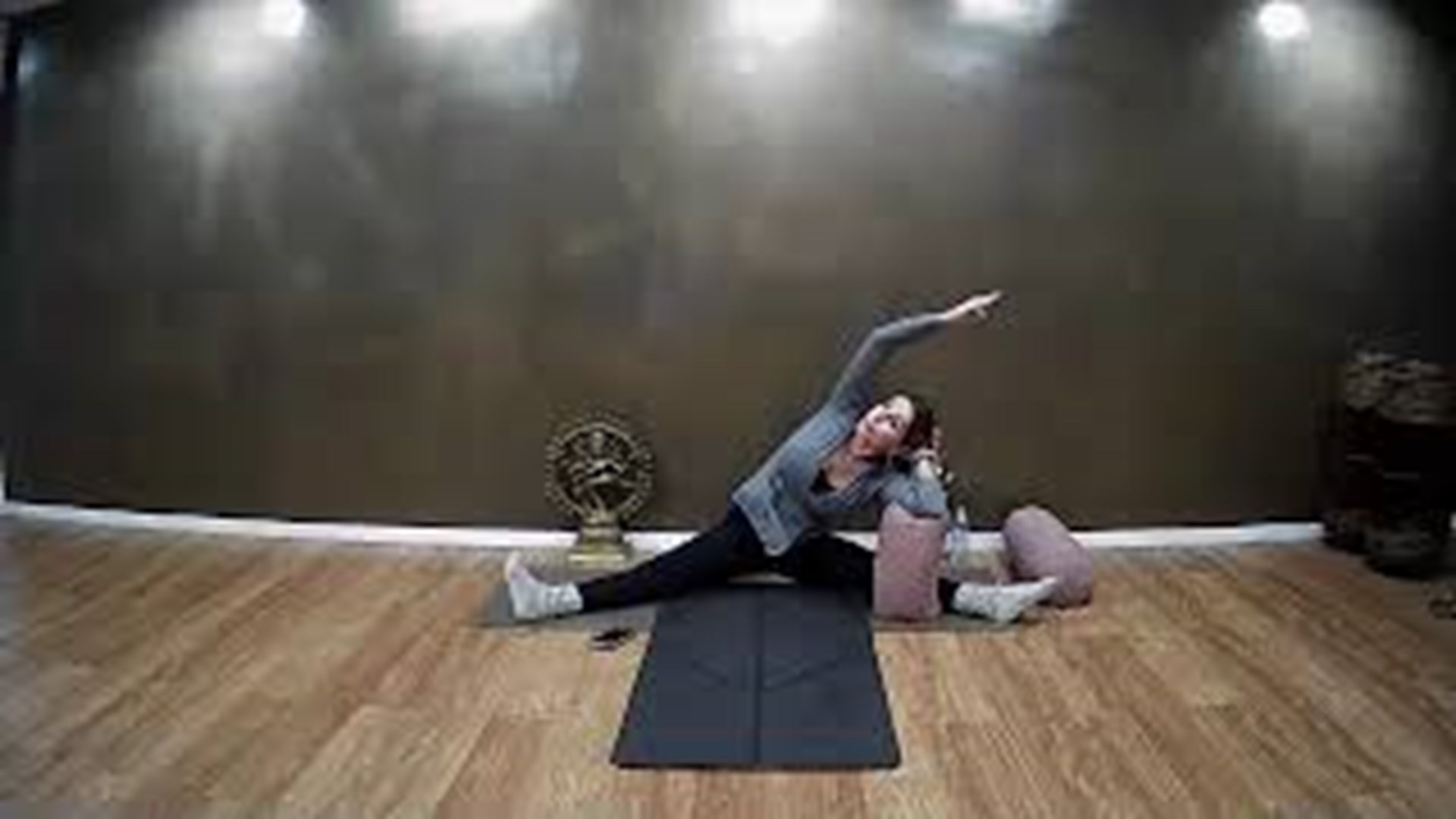 30.12.2020 - Blid Yoga - 60 min. med Charlott Krum